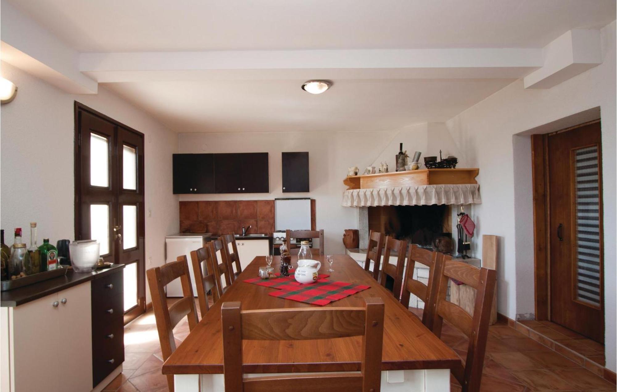 2 Bedroom Awesome Apartment In Barban Exterior foto